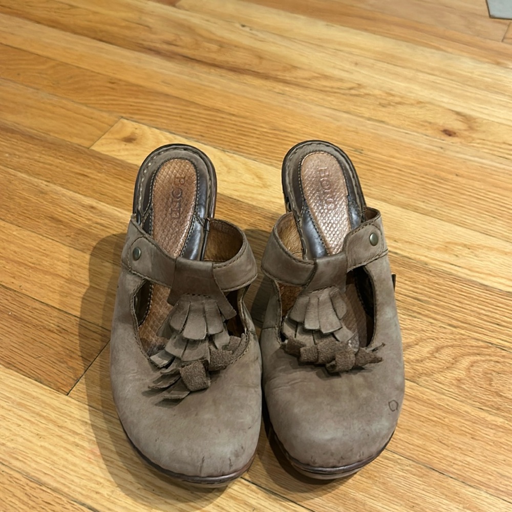 Size 7 Born heels